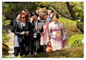 岸田文雄の嫁 裕子夫人の実家や学歴がすごい 父が広島の社長で英語も堪能