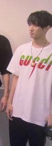 向井康二の私服画像を全まとめ!靴やパーカー&Tシャツのブランド