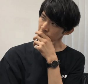 向井康二の私服画像を全まとめ!靴やパーカー&Tシャツのブランド